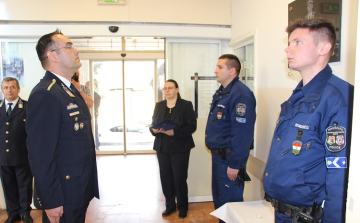 A hős esztergomi rendőrre emlékeztek - FOTÓK