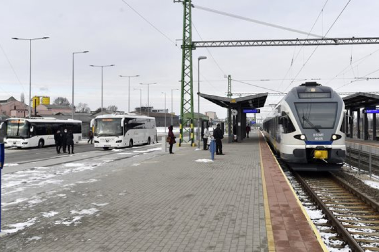 Átadták az új buszpályaudvart Dorogon