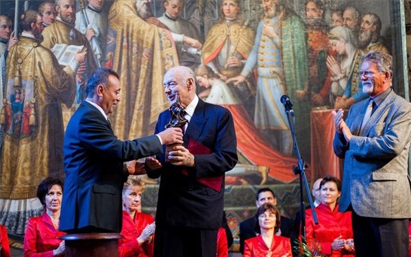A Rákóczi Szövetség elnöke kapta a Szent István-díjat Esztergomban 