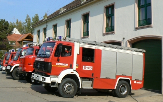 Óriási tetőt fújt le a szél Kertvárosban