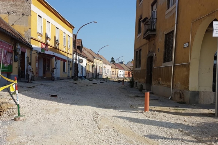 Hamarosan utolsó szakaszába lép a Simor János utca megújítása