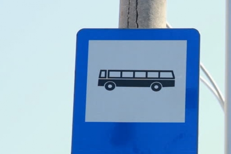 Visszakerülnek helyükre a buszmegállók a Baross utcában
