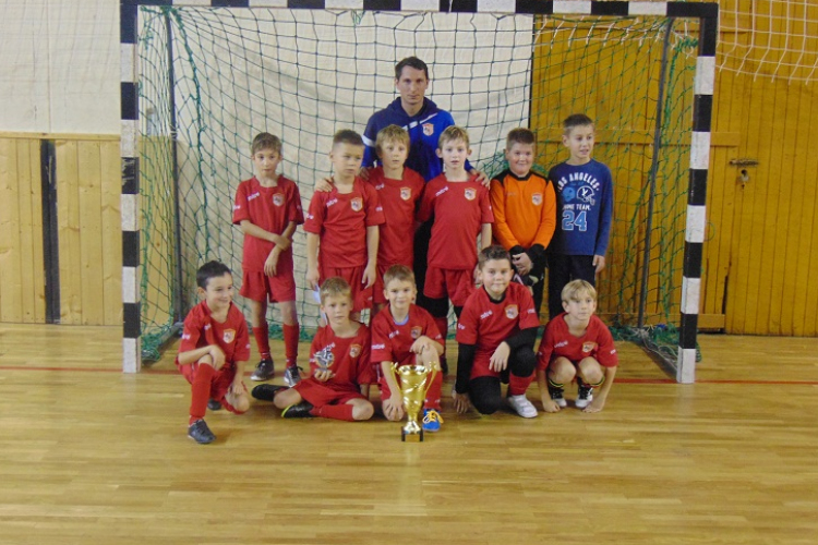 Teltház a Pézsában, Esztergom nyert