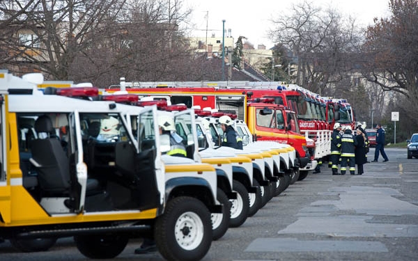 Új tűzoltóautót kapott Esztergom, katasztrófavédelmi értékelés