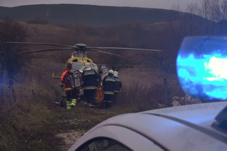 Mentőhelikopter Leányváron – kamion és kisteher ütközött