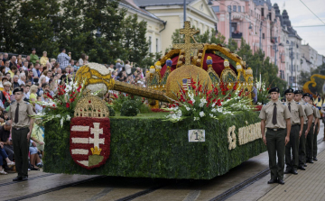 Esztergomból indul a debreceni virágkarnevál