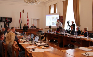 Díjra jelölések, gyermekvédelem, idősek ajándéka - Napirenden Esztergom
