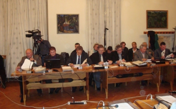 Kivonult a Fidesz-KDNP-frakció a testületi ülésről