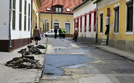 Végre kátyúzás Esztergomban