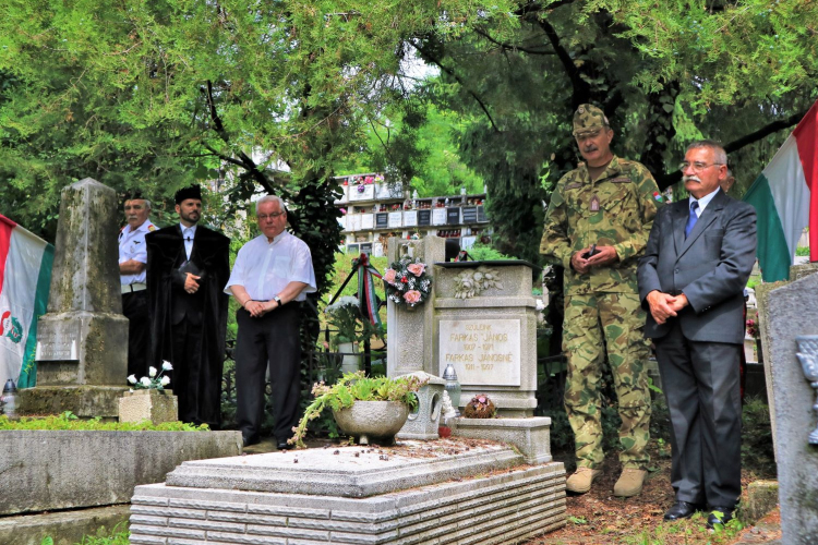 Esztergomnál hősi halt halt tűzszerészekre emlékeztek