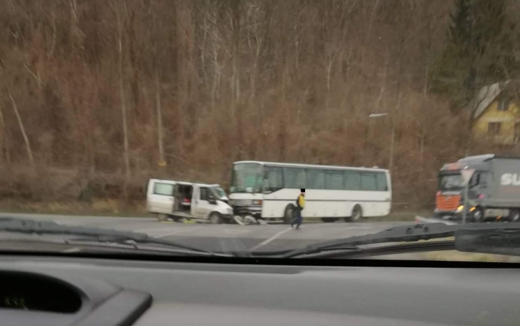 Buszbaleset történt Tokod után