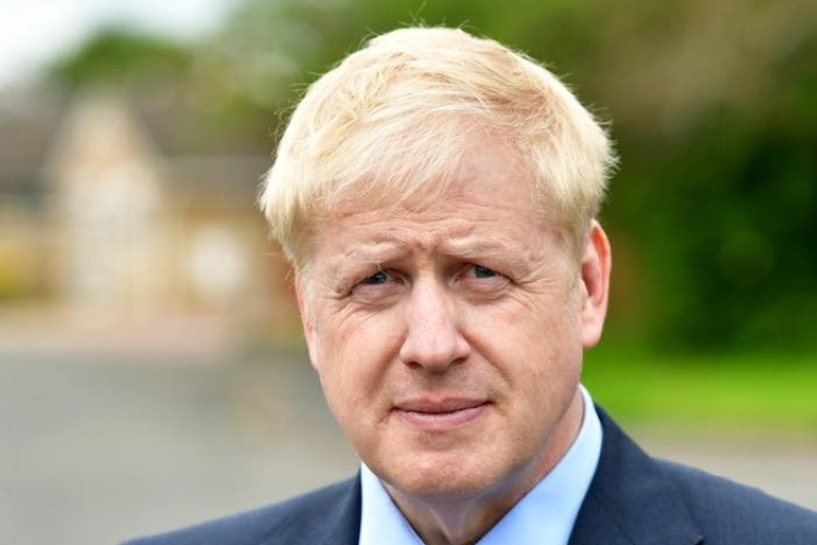 Boris Johnson átesett a koronavírus-betegségen és munkába áll